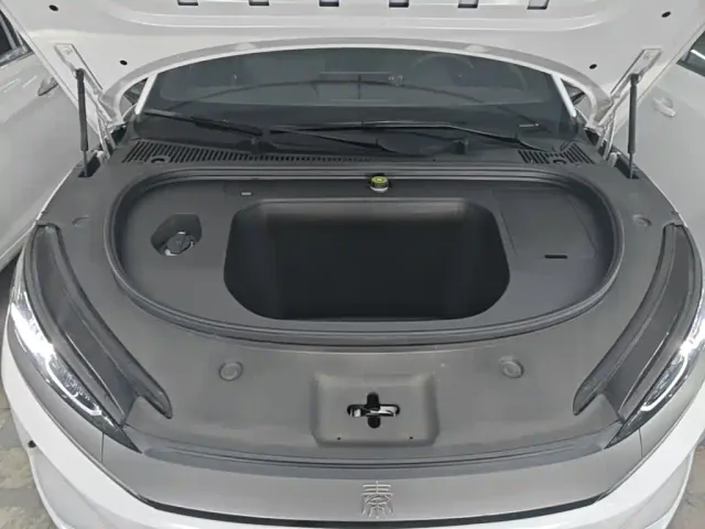 BYD Qin L — Фото автомобиля 19