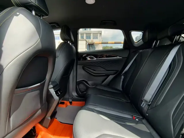 Geely Binyue — Фото автомобиля 9