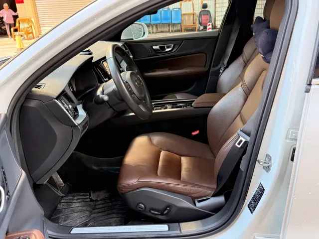 Volvo S60 — Фото автомобиля 5