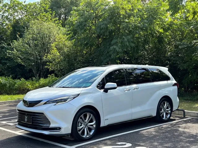 Фотография автомобиля — Toyota Sienna