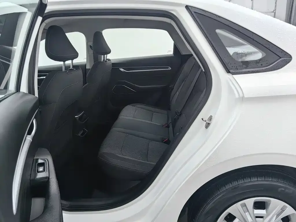 Geely Emgrand 2023 4th Generation Champion Edition 1.5L Manual Luxury — Фото автомобиля 15