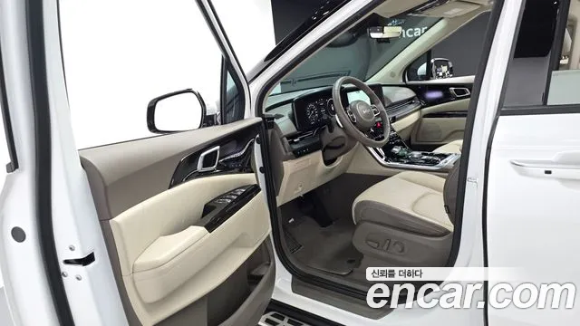 Kia Carnival Generation 4 — Фото автомобиля 10
