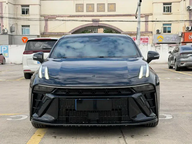 Lynk & Co 03 — Фото автомобиля 2