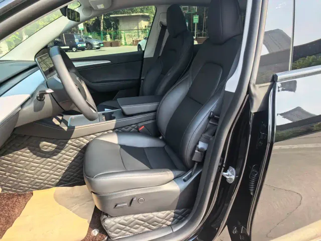Tesla Model Y — Фото автомобиля 12