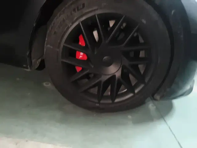 Tesla Model 3 — Фото автомобиля 25
