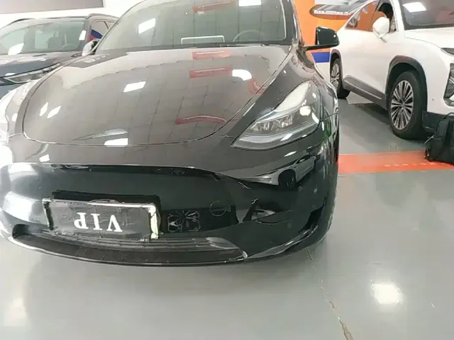 Tesla Model Y — Фото автомобиля 23