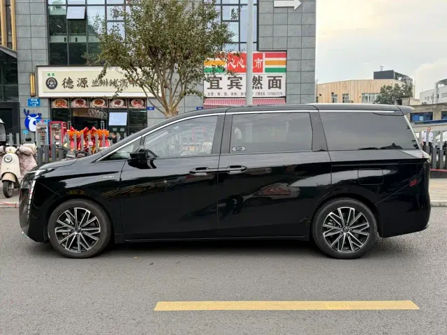 GAC Trumpchi E8 — Фото автомобиля 3