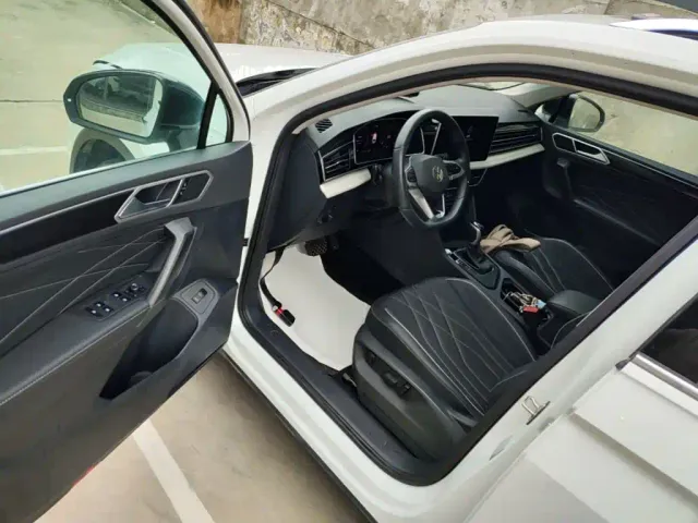 Volkswagen Tiguan L — Фото автомобиля 15