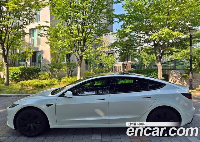 Tesla Model 3 — Фото автомобиля 3