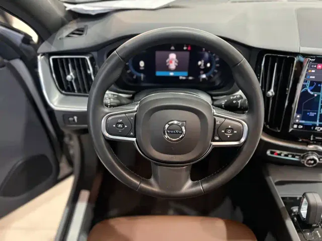 Volvo XC60 — Фото автомобиля 9