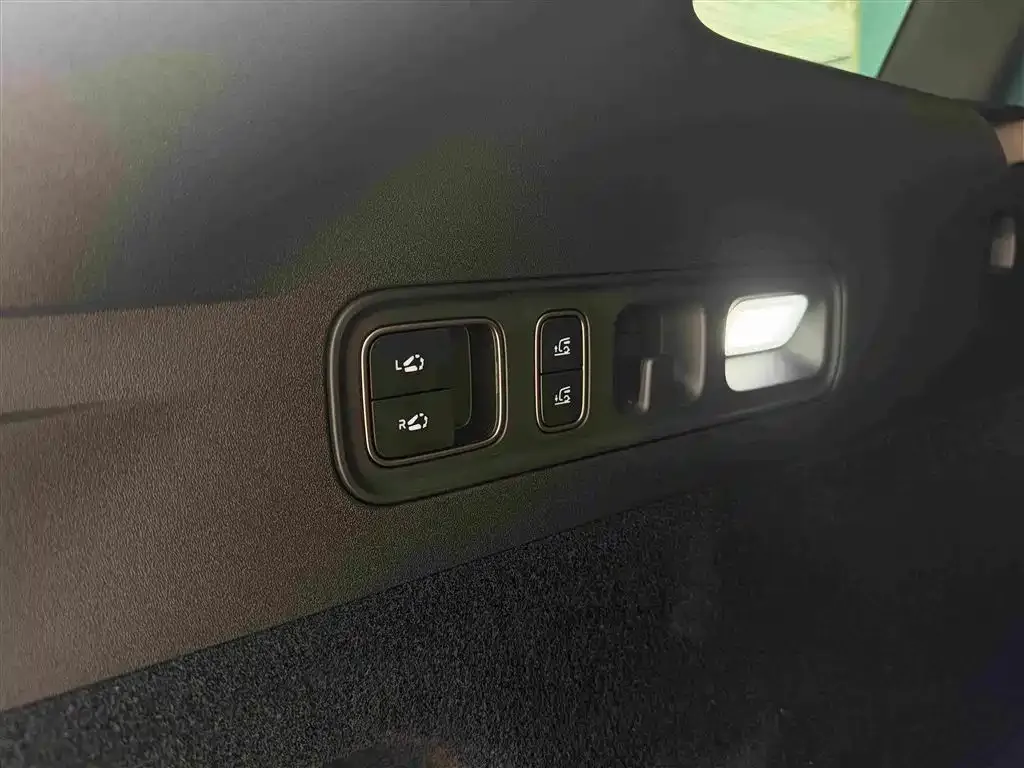 Li Auto Li Auto i6 2025 2WD Base Model — Фото автомобиля 16