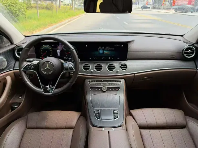 Mercedes-Benz E-Class — Фото автомобиля 6