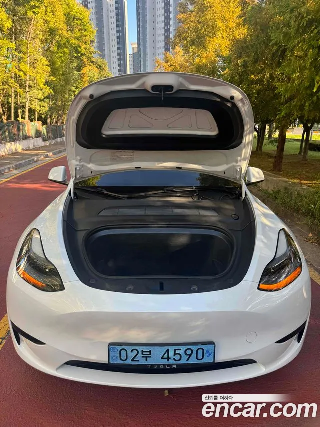Tesla Model Y — Фото автомобиля 13