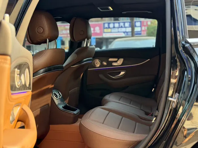 Mercedes-Benz E-Class — Фото автомобиля 13