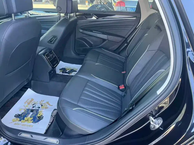Volkswagen Passat — Фото автомобиля 7