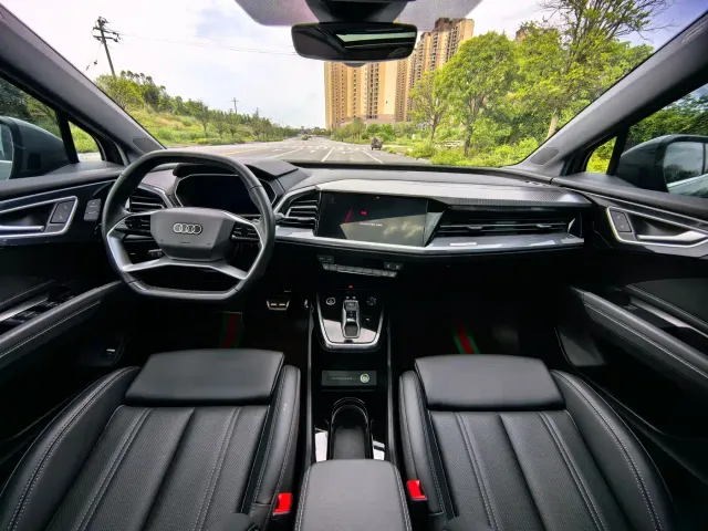 Audi Q4 e-tron — Фото автомобиля 9