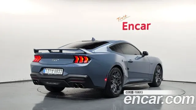 Ford Mustang — Фото автомобиля 2
