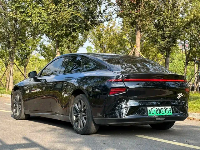 Xpeng P7 — Фото автомобиля 9