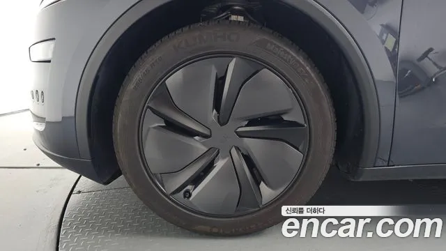 Tesla Model Y — Фото автомобиля 5