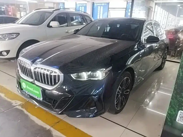 Фотография автомобиля — BMW 5 Series