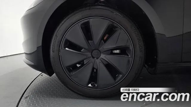Tesla Model 3 — Фото автомобиля 5