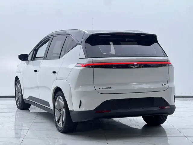 Hycan Z03 — Фото автомобиля 3