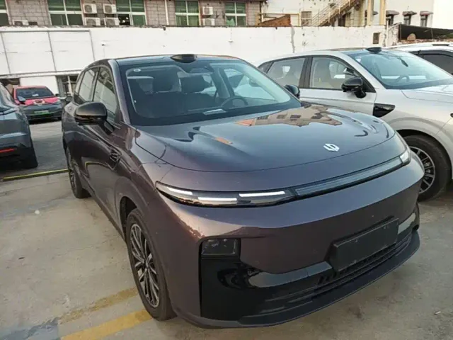 Leapmotor B10 — Фото автомобиля 3
