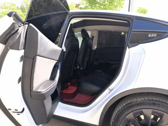 Tesla Model Y — Фото автомобиля 10