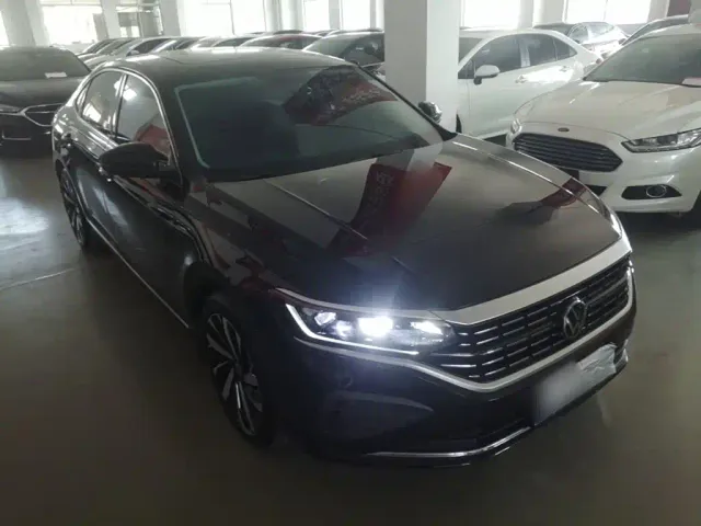 Volkswagen Passat — Фото автомобиля 3