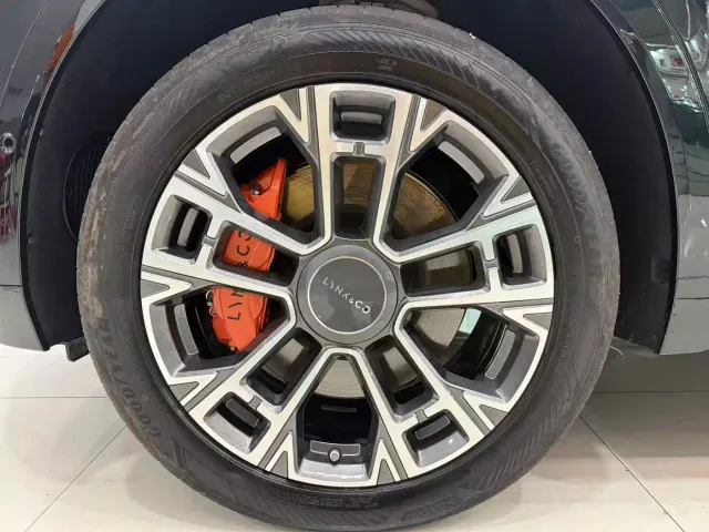 Lynk & Co 900 — Фото автомобиля 21