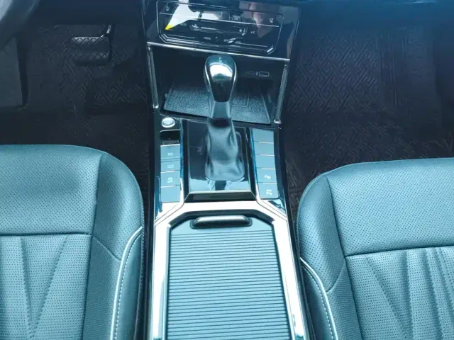 Volkswagen Passat — Фото автомобиля 16