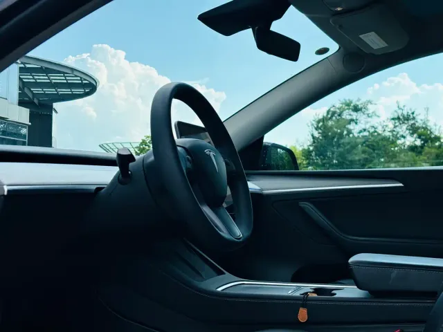 Tesla Model Y — Фото автомобиля 6