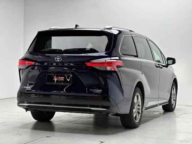 Toyota Sienna — Фото автомобиля 3