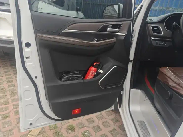 Forthing Fengxing M7 — Фото автомобиля 7