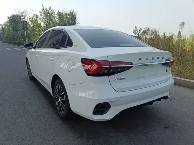 Roewe i5 — Фото автомобиля 4