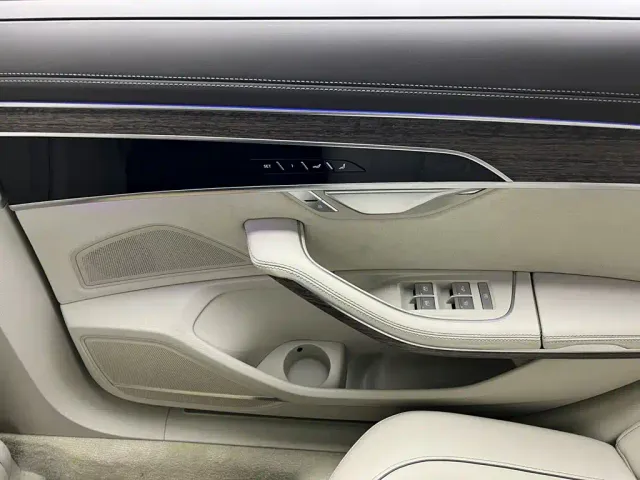 Audi A8 — Фото автомобиля 28