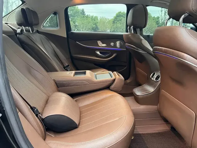 Mercedes-Benz E-Class — Фото автомобиля 4
