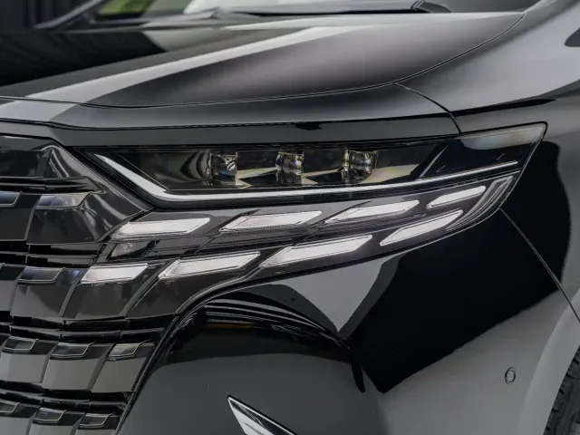Toyota Alphard — Фото автомобиля 9