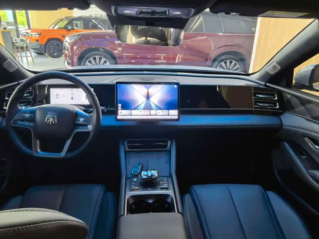 BYD Qin L — Фото автомобиля 14