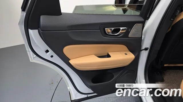 Вольво XC60 — Фото автомобиля 21