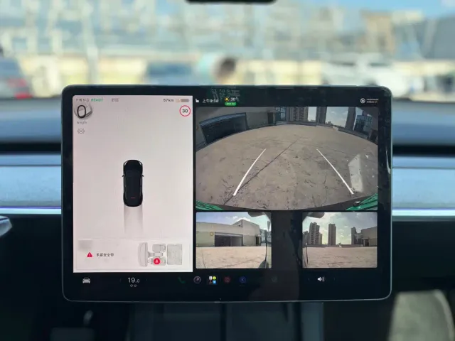 Tesla Model Y — Фото автомобиля 8