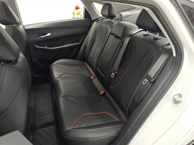Geely Binrui — Фото автомобиля 13