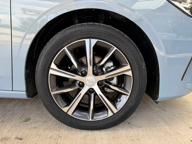 Geely Emgrand — Фото автомобиля 19
