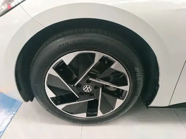 Volkswagen ID.3 — Фото автомобиля 24