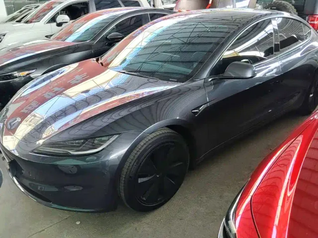 Фотография автомобиля — Tesla Model 3