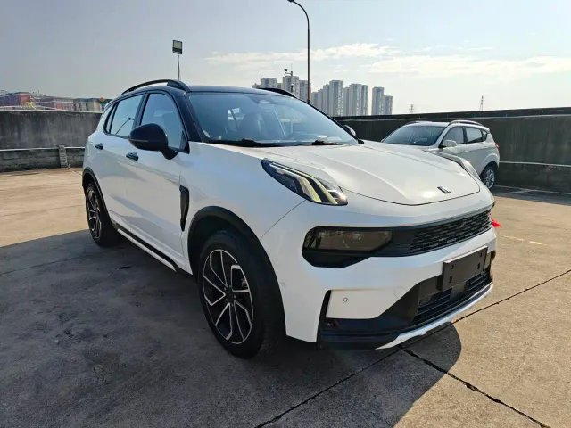 Lynk & Co 01 — Фото автомобиля 3