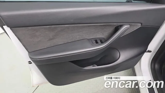 Tesla Model Y — Фото автомобиля 19