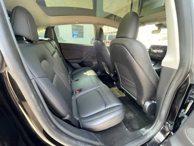 Tesla Model Y — Фото автомобиля 12