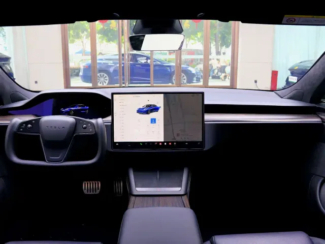 Tesla Model S — Фото автомобиля 7