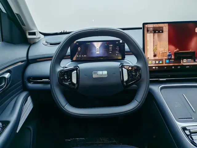 Geely Galaxy Starship 7 EM-i — Фото автомобиля 12